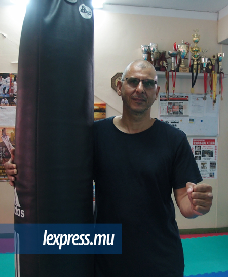 Aslum Jeewa, à son dojo à Port Louis près du Champ de Mars