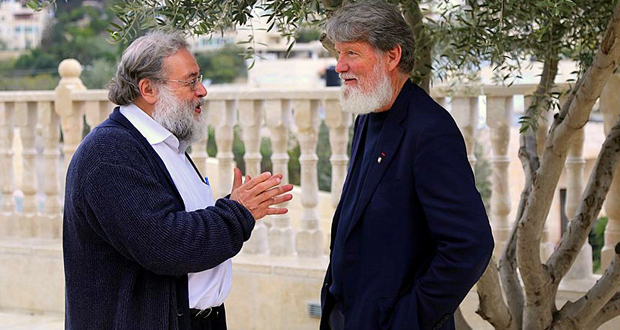 Henri Cohen Solal, en compagnie du Père Pedro, avec qui il travaille sur des projets à Madagascar.